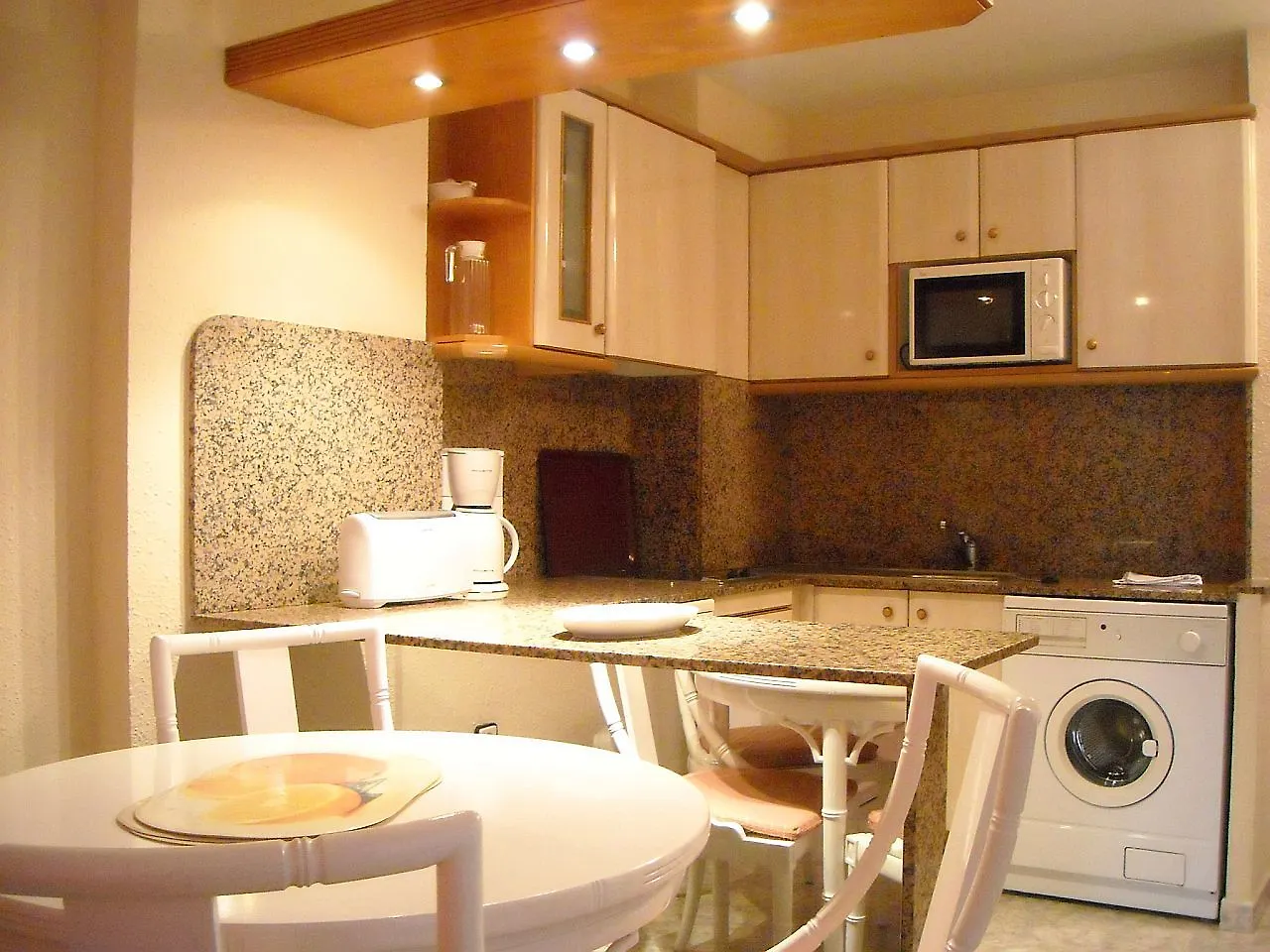 Ona Suites Салоу Апартаменты