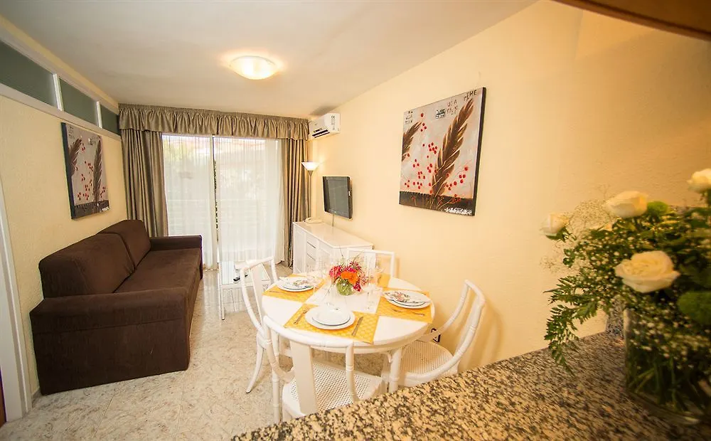 Ona Suites Салоу