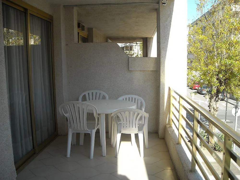 Ona Suites Салоу 0*,
